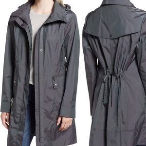 Cole Haan “Signature” lightweight raincoat with hood. Shimmery purple. Large.
